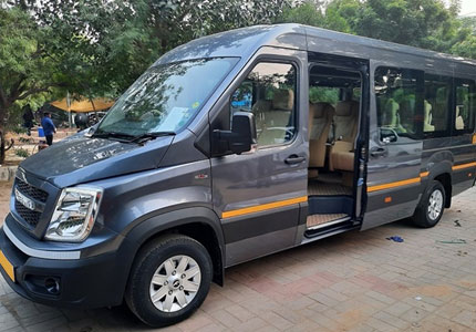 Force Urbania 17 Seater