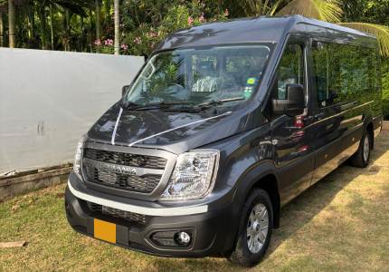 Force Urbania 17 Seater