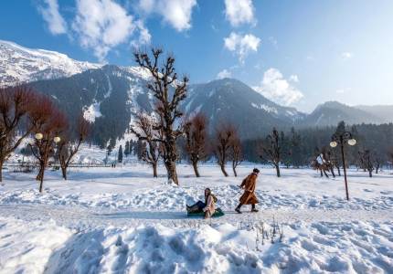 White Wonderland: Srinagar & Gulmarg from Chandigarh